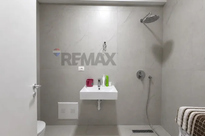 Tirane, shitet apartament 1+1 , 105.000 € (oxa)
