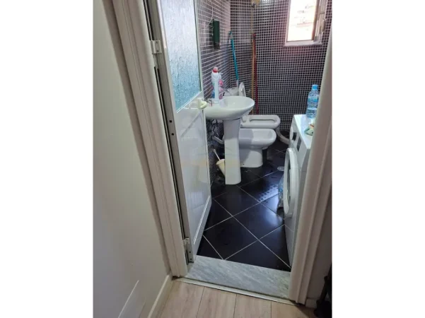 Tirane, jepet me qera apartament 2+1 Kati 5, 76 m² 650 € (Ura e Tabakeve , Tiranë)