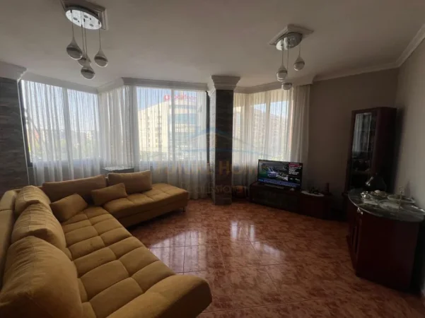 Tirane, shitet apartament 2+1 Kati 5, 93 m² (Pallati me Shigjeta)