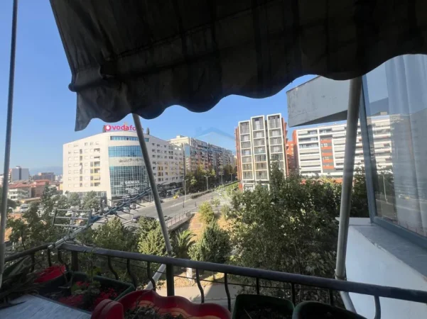 Tirane, shitet apartament 2+1 Kati 5, 93 m² (Pallati me Shigjeta)