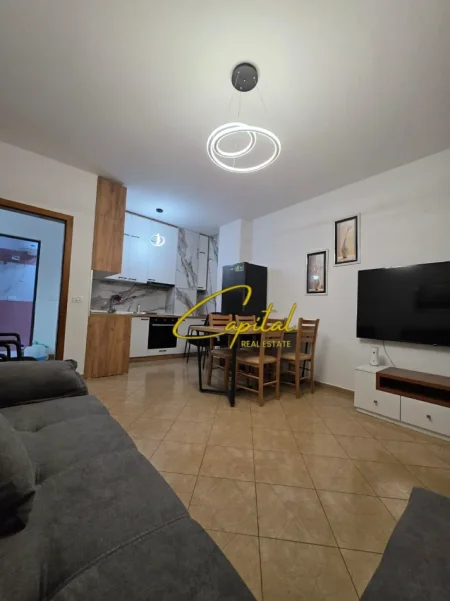 Tirane, jepet me qera apartament 1+1 Kati 4, 67 m² 500 € (5 MAJI)