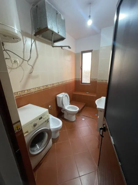 Tirane, jepet me qera apartament 2+1 Kati 5, 100 m² 300 € (Laprake)