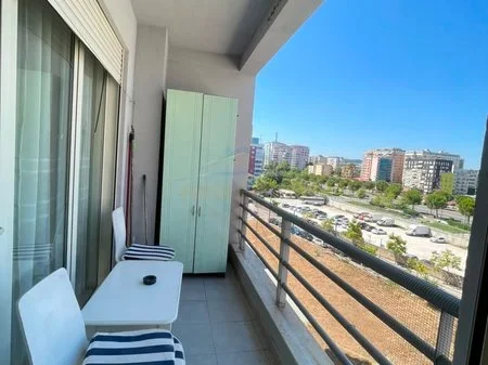Tirane, jepet me qera apartament 1+1+Ballkon Kati 4, 75 m² 650 € (Rruga Karl Gega)