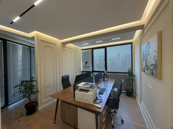 Tirane, jepet me qera zyre Kati 5, 105 m² 2.000 € (MINE PEZA)