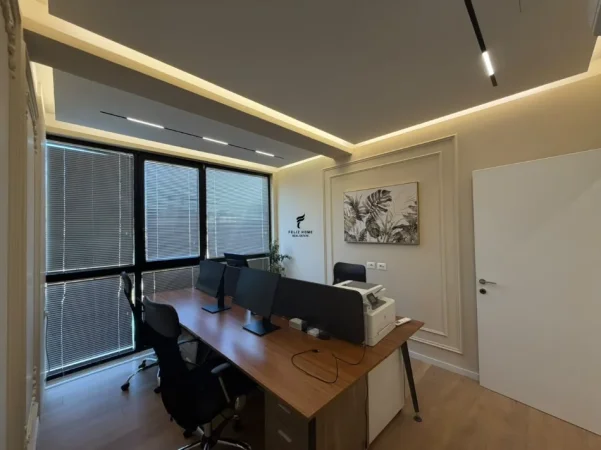 Tirane, jepet me qera zyre Kati 5, 105 m² 2.000 € (MINE PEZA)