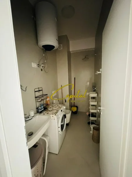 Tirane, jepet me qera apartament 1+1 Kati 1, 50 m² 380 € (ALI DEMI)