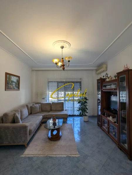 Tirane, jepet me qera apartament 1+1 Kati 2, 95 m² 550 € (BULEVARDI I RI)