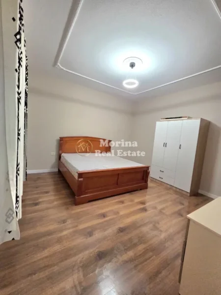 Tirane, jepet me qera apartament 3+1 Kati 2, 169 m² 800 € (Fusha Aviacionit)