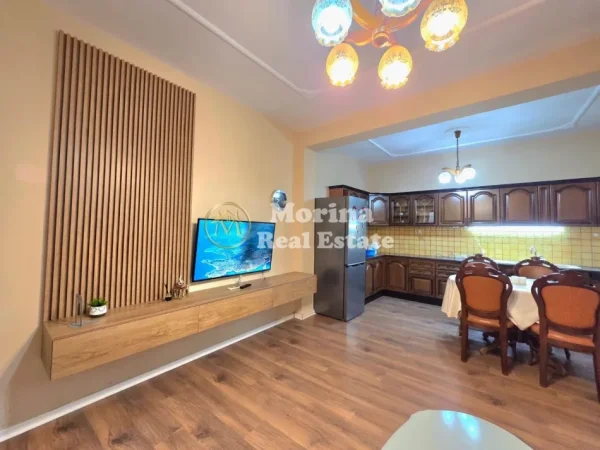 Tirane, jepet me qera apartament 3+1 Kati 2, 169 m² 800 € (Fusha Aviacionit)