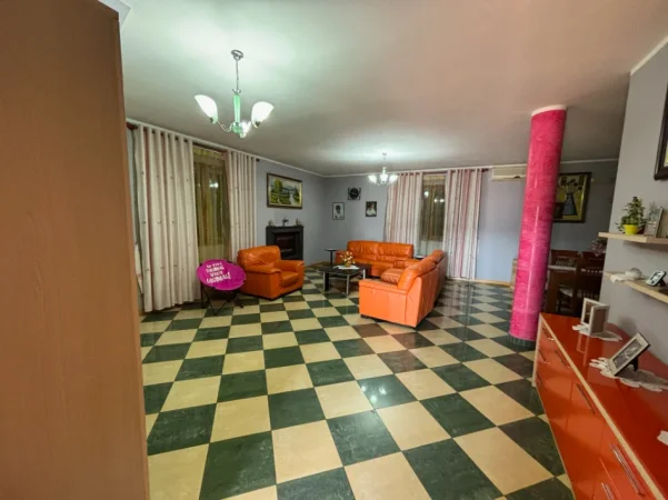 Tirane, shitet Vile Vile 3 Katshe Kati 3, 1.200 m² 250.000 € (Marikaj, Vore)