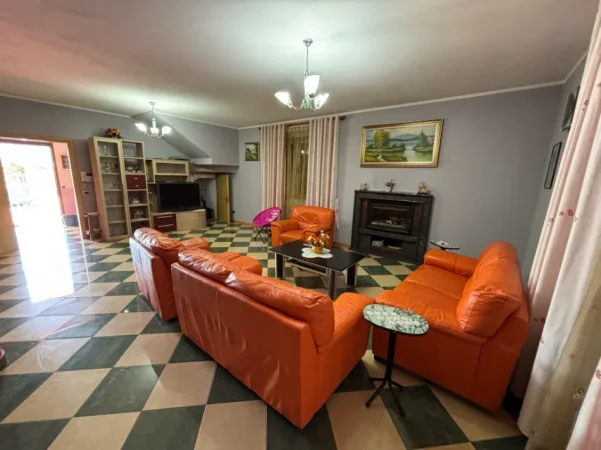 Tirane, shitet Vile Vile 3 Katshe Kati 3, 1.200 m² 250.000 € (Marikaj, Vore)