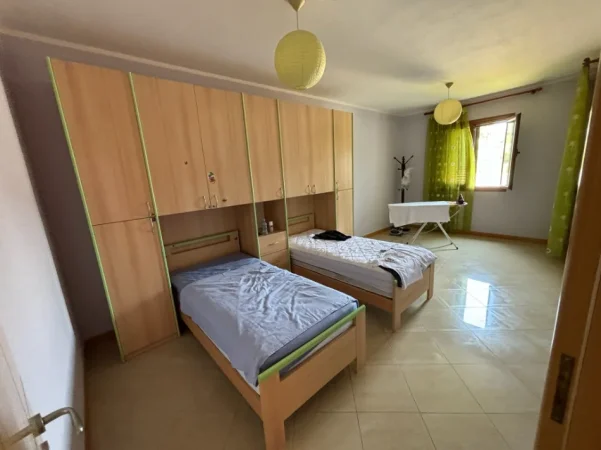 Tirane, shitet Vile Vile 3 Katshe Kati 3, 1.200 m² 250.000 € (Marikaj, Vore)