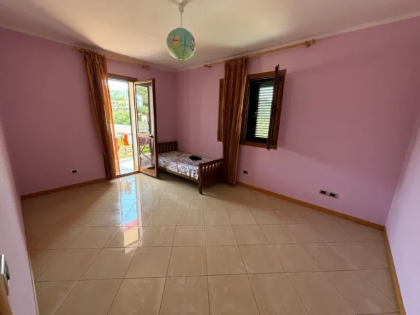 Tirane, shitet Vile Vile 3 Katshe Kati 3, 1.200 m² 250.000 € (Marikaj, Vore)
