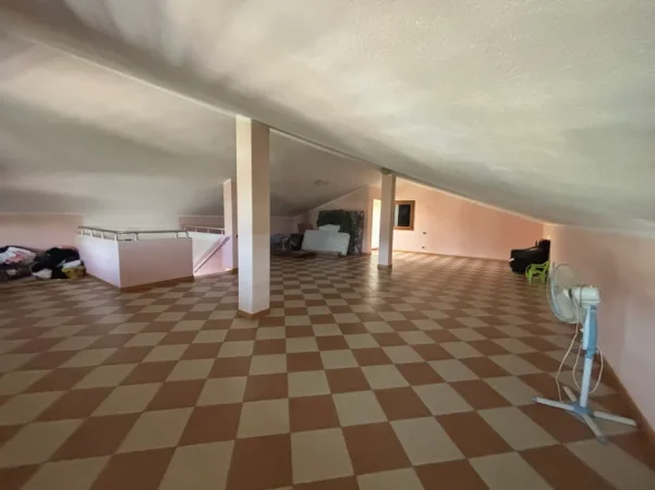 Tirane, shitet Vile Vile 3 Katshe Kati 3, 1.200 m² 250.000 € (Marikaj, Vore)