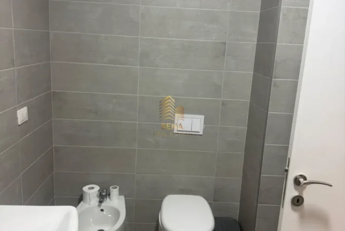 Tirane, jepet me qera ambjent biznesi Kati 5, 120 m² 1.000 € (Rezidenca Turdiu-Ish Fusha e Aviacionit)