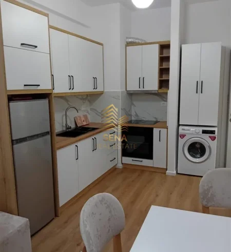 Tirane, jepet me qera apartament 1+1+Ballkon Kati 7, 50 m² 450 € (Residenca Kadiu - Ali Demi)