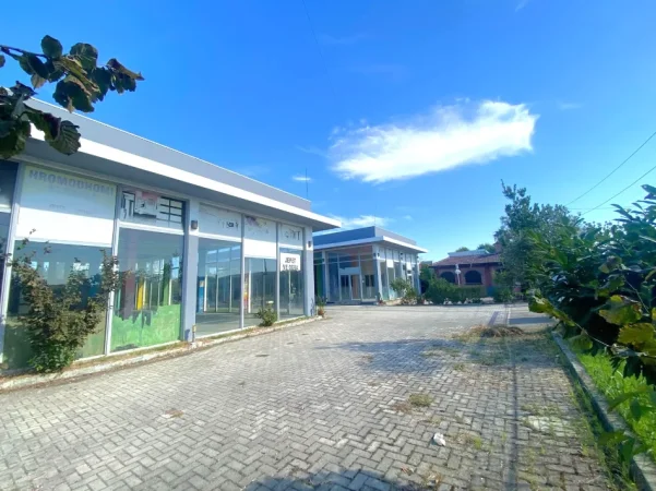 Durres, shitet ambjent biznesi , 1.100 m² 700.000 € (shijak)
