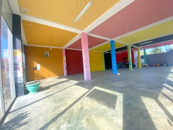 Durres, shitet ambjent biznesi , 1.100 m² 700.000 € (shijak)