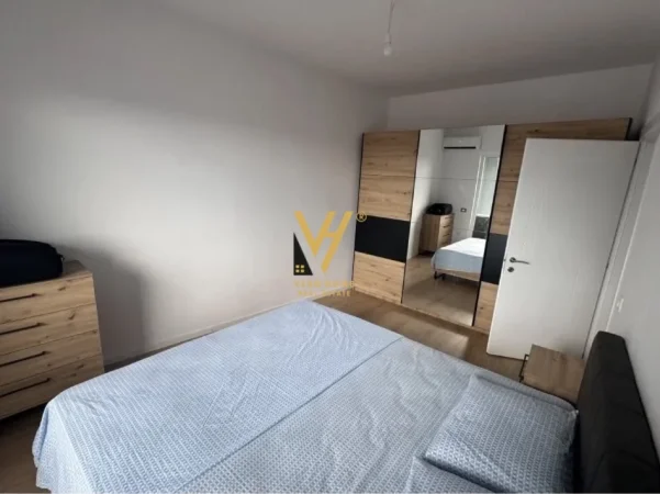 Tirane, jepet me qera apartament 2+1+Ballkon Kati 5, 97 m² 700 € (BULEVARDI I RI)