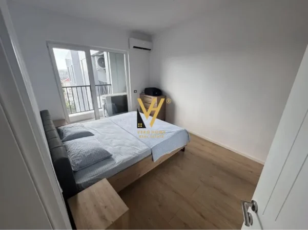 Tirane, jepet me qera apartament 2+1+Ballkon Kati 5, 97 m² 700 € (BULEVARDI I RI)