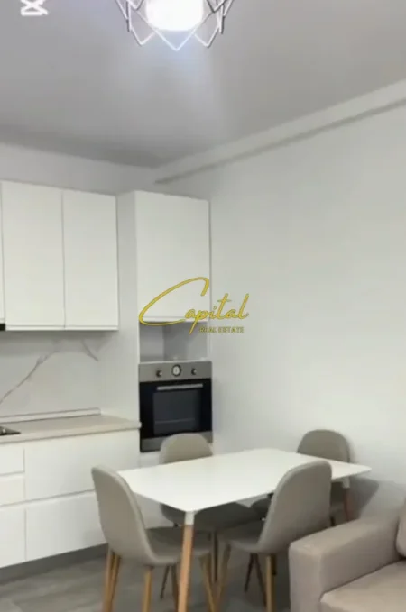 Tirane, jepet me qera apartament 3+1 Kati 2, 120 m² 500 € (5 MAJI)