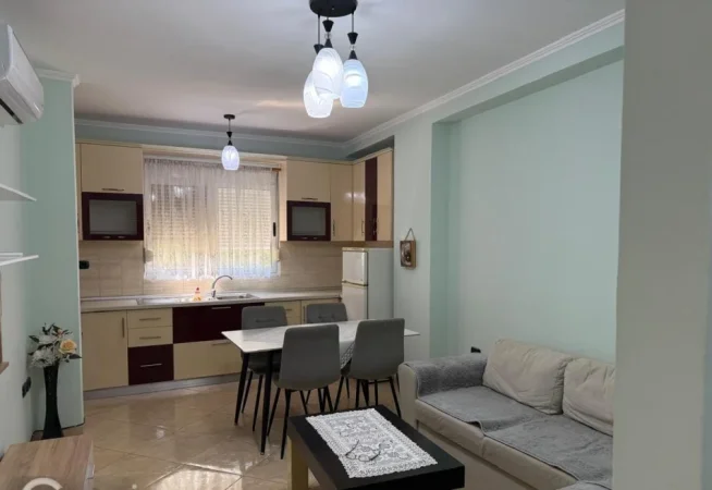 Tirane, jepet me qera apartament 2+1 Kati 3, 67 m² 500 € (Brryli)