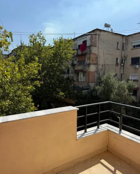 Tirane, jepet me qera apartament 2+1 Kati 3, 67 m² 500 € (Brryli)