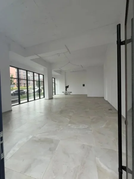 Tirane, jepet me qera dyqan Kati 0, 112 m² 1.000 € (ASTIR)
