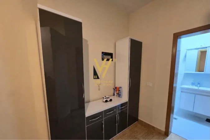 Tirane, jepet me qera apartament 2+1+Ballkon Kati 5, 104 m² 800 € (RRUGA E KOSOVAREVE)