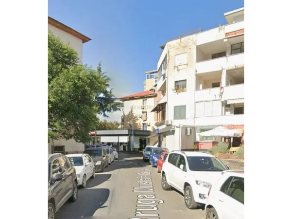 Tirane, shitet dyqan Kati 0, 41 m² 140.000 € 