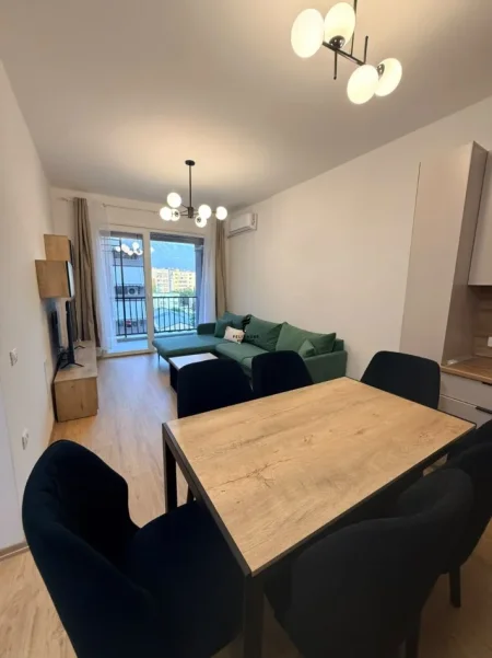 Tirane, jepet me qera apartament 1+1 Kati 5, 70 m² 550 € (5 MAJI)