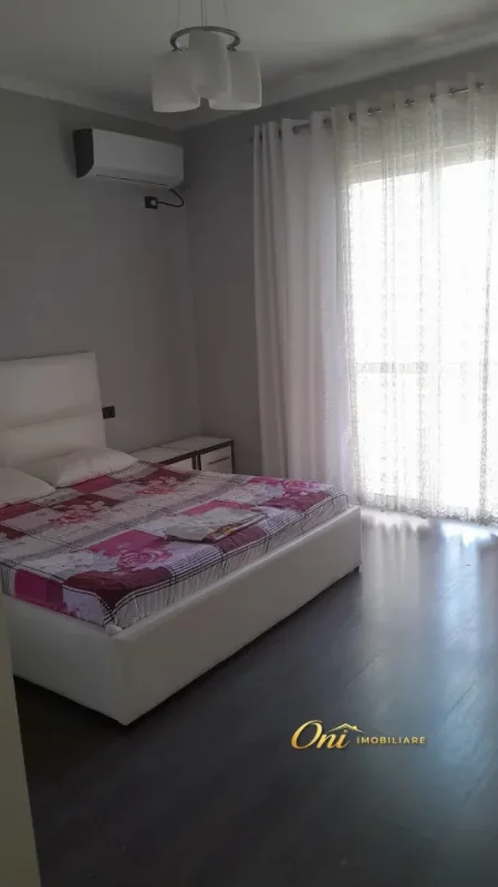 Tirane, jepet me qera apartament 2+1 Kati 4, 100 m² 600 € (XHAMLLIKU)