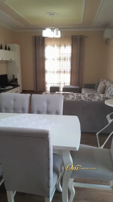 Tirane, jepet me qera apartament 2+1 Kati 4, 100 m² 600 € (XHAMLLIKU)