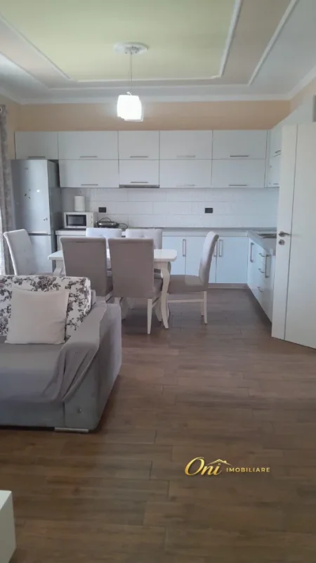 Tirane, jepet me qera apartament 2+1 Kati 4, 100 m² 600 € (XHAMLLIKU)