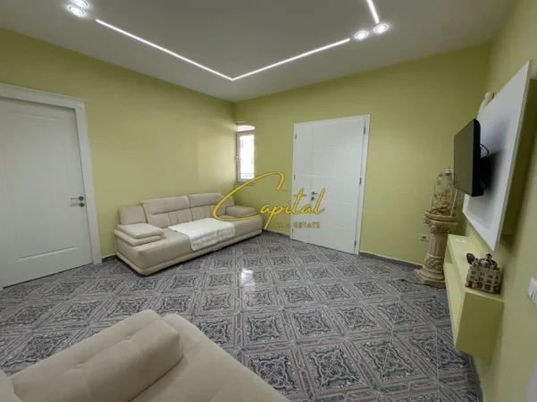 Tirane, jepet me qera apartament 3+1 Kati 2, 150 m² 750 € (ASTIR)