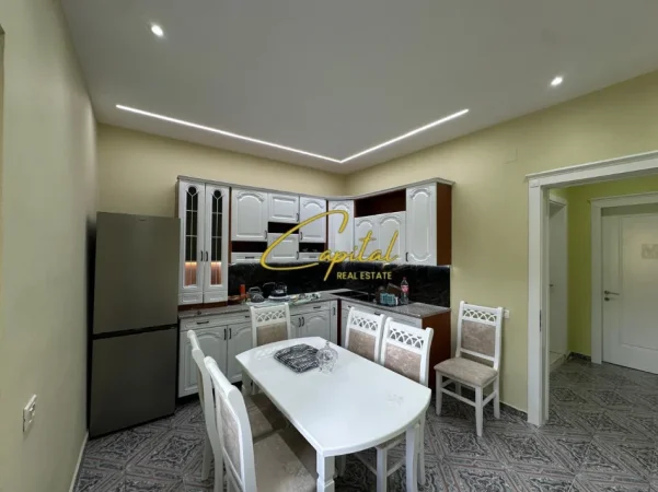 Tirane, jepet me qera apartament 3+1 Kati 2, 150 m² 750 € (ASTIR)