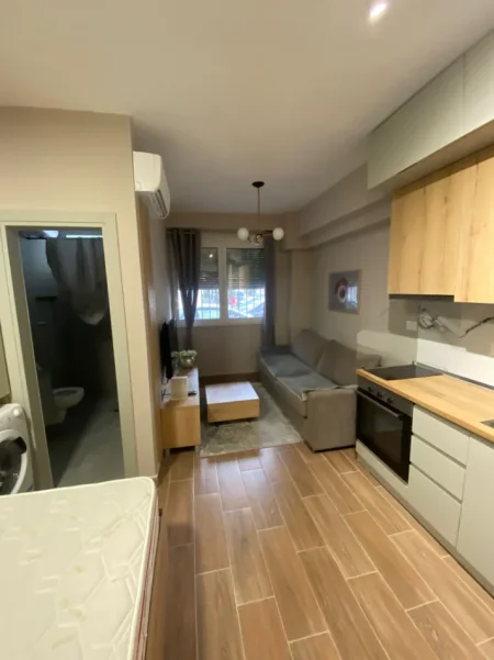 Tirane, jepet me qera garsonier 1+1 Kati 1, 50 m² 450 € (VASIL SHANTO)