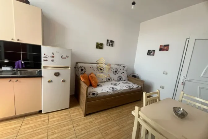 Tirane, jepet me qera apartament 1+1+Ballkon Kati 4, 60 m² 400 € (Rruga Siri Kodra)