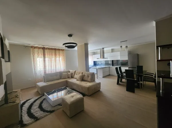Tirane, jepet me qera apartament 2+1+Ballkon Kati 4, 110 m² 800 €
