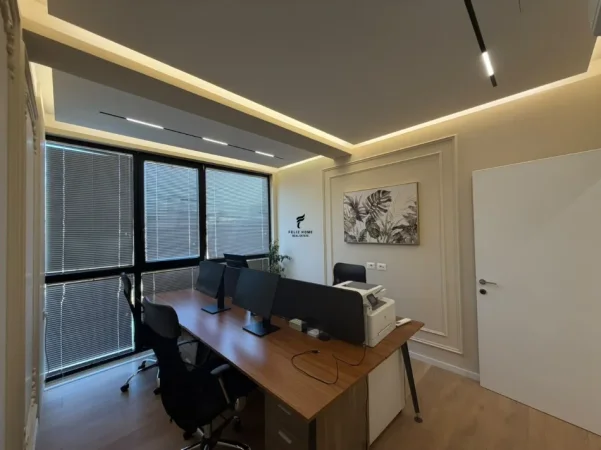 Tirane, jepet me qera zyre Kati 5, 105 m² 2.000 € (MINE PEZA)