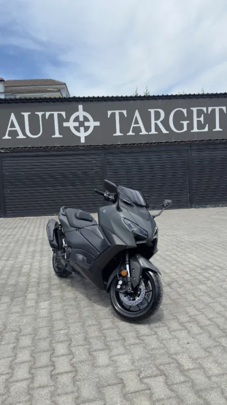 Tirane, YAMAHA 560 TMAX, Viti 2026, 1.500 km 17.000 €