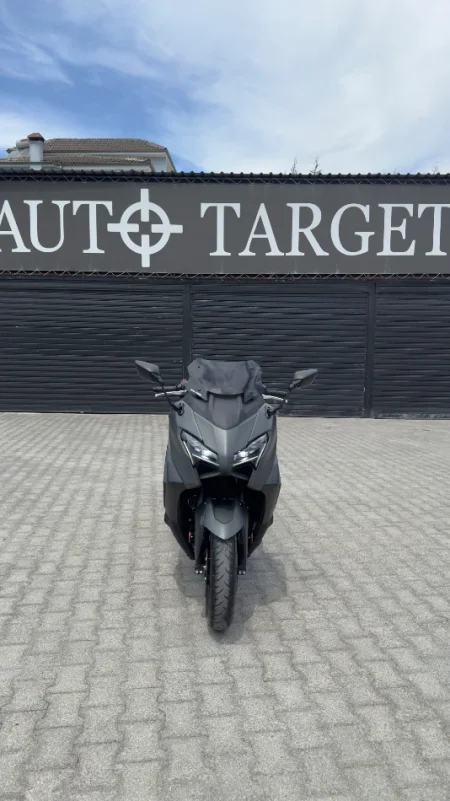 Tirane, YAMAHA 560 TMAX, Viti 2026, 1.500 km 17.000 €