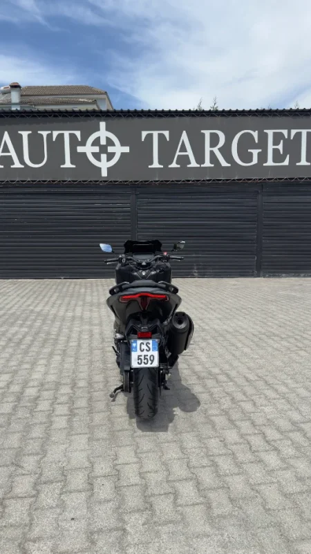 Tirane, YAMAHA 560 TMAX, Viti 2026, 1.500 km 17.000 €