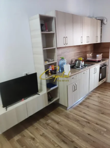 Tirane, jepet me qera apartament 1+1 Kati 3, 60 m² 380 € (PORCELAN)