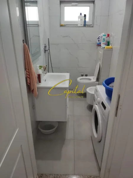 Tirane, jepet me qera apartament 1+1 Kati 3, 60 m² 380 € (PORCELAN)
