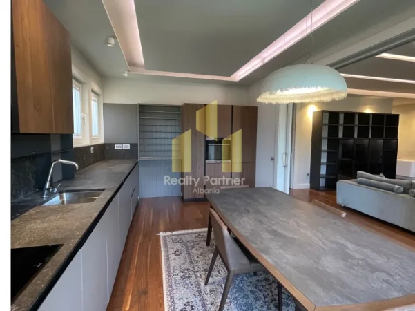 Tirane, shitet apartament 3+1+Ballkon Kati 2, 217 m² 700.000 € (Secret Garden Residence, pranë TEG)