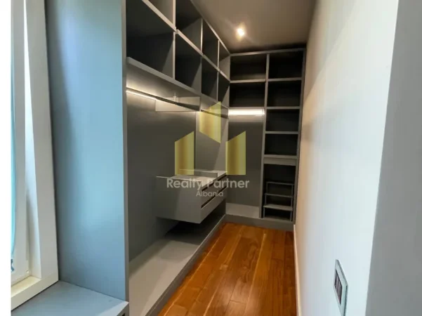 Tirane, shitet apartament 3+1+Ballkon Kati 2, 217 m² 700.000 € (Secret Garden Residence, pranë TEG)