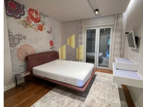 Tirane, shitet apartament 3+1+Ballkon Kati 2, 217 m² 700.000 € (Secret Garden Residence, pranë TEG)