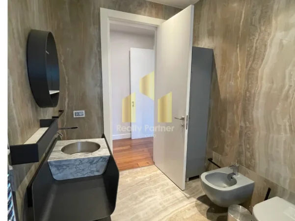 Tirane, shitet apartament 3+1+Ballkon Kati 2, 217 m² 700.000 € (Secret Garden Residence, pranë TEG)