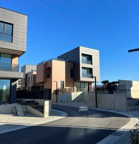 Tirane, shitet Vile Vile 3 Katshe , 304 m² 780.000 € (TEG)